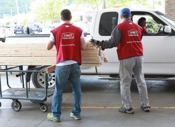 Lowe’s shareholders vote for pay-gap report  