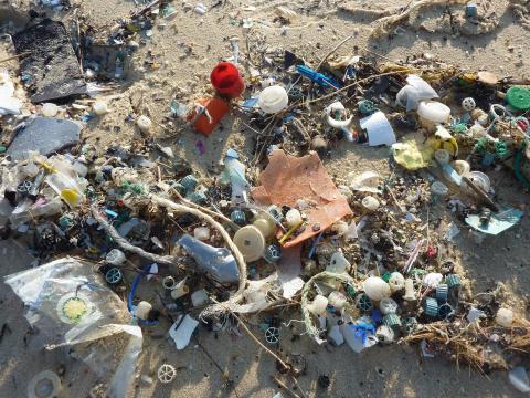 Investors with $10 tn in assets urge companies to reduce use of plastics